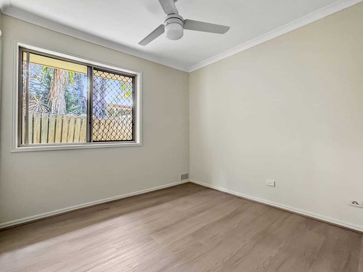 11 Robert South Drive, CRESTMEAD - Thumbnail 10