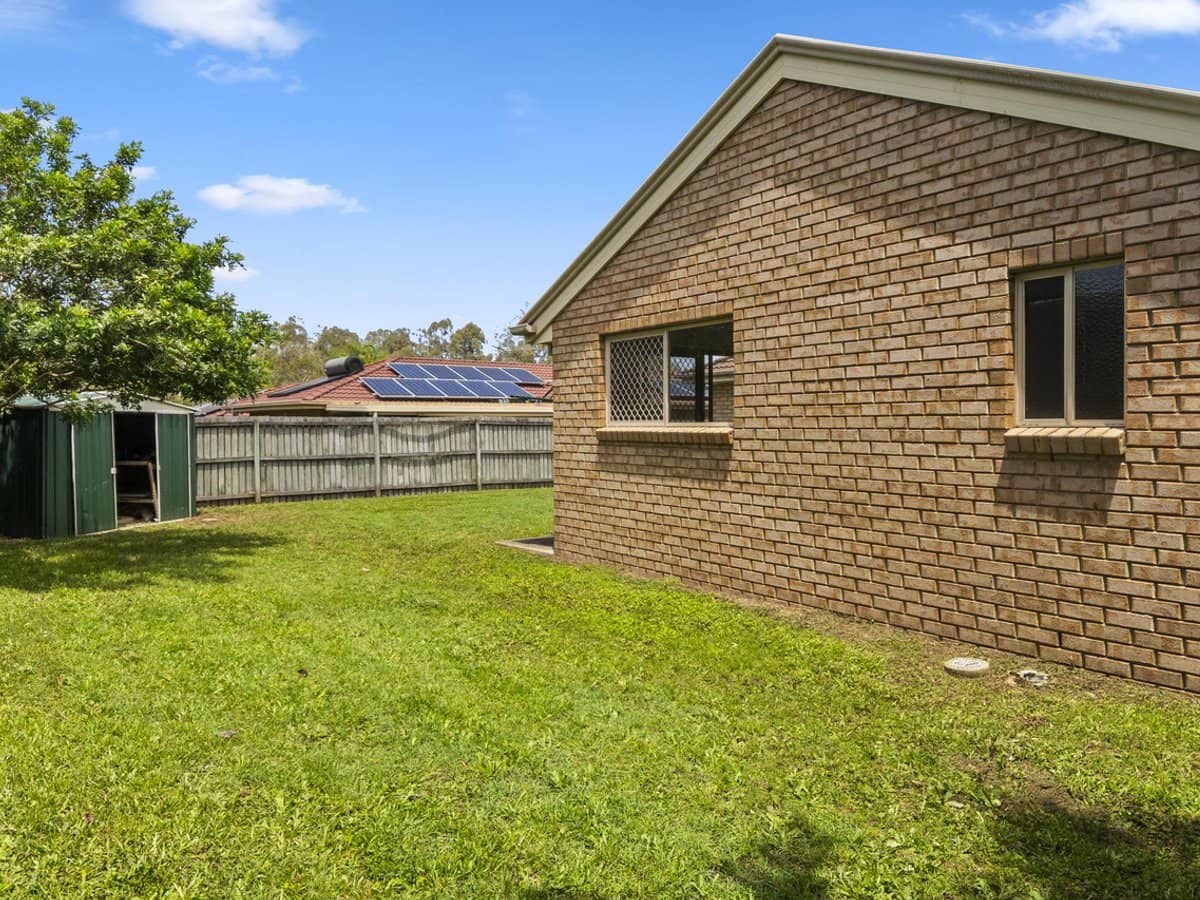 11 Robert South Drive, CRESTMEAD - Thumbnail 15
