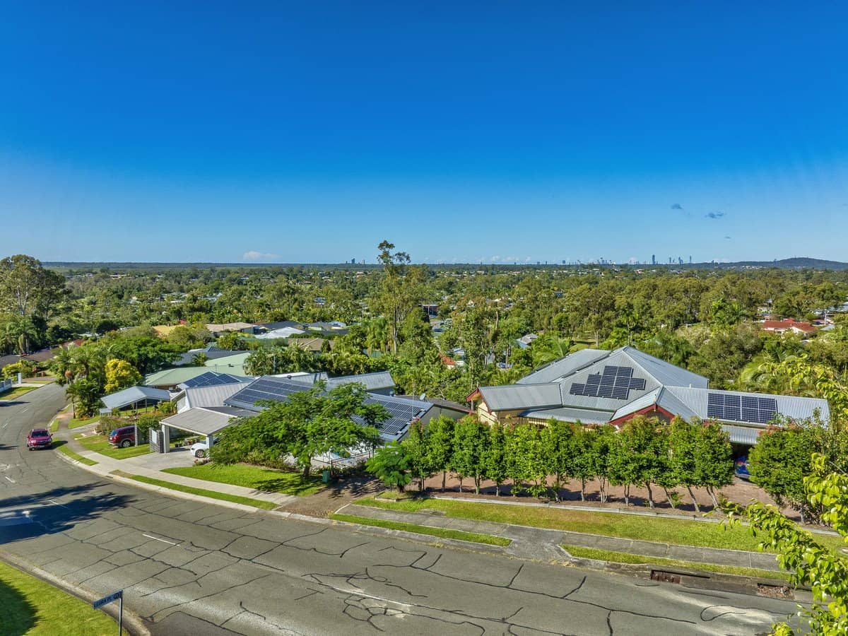 35 Tamworth Drive, HELENSVALE - Thumbnail 7