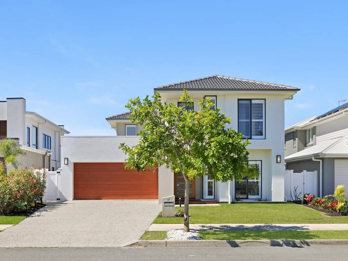 51 Hamilton Drive, JACOBS WELL - Thumbnail 2