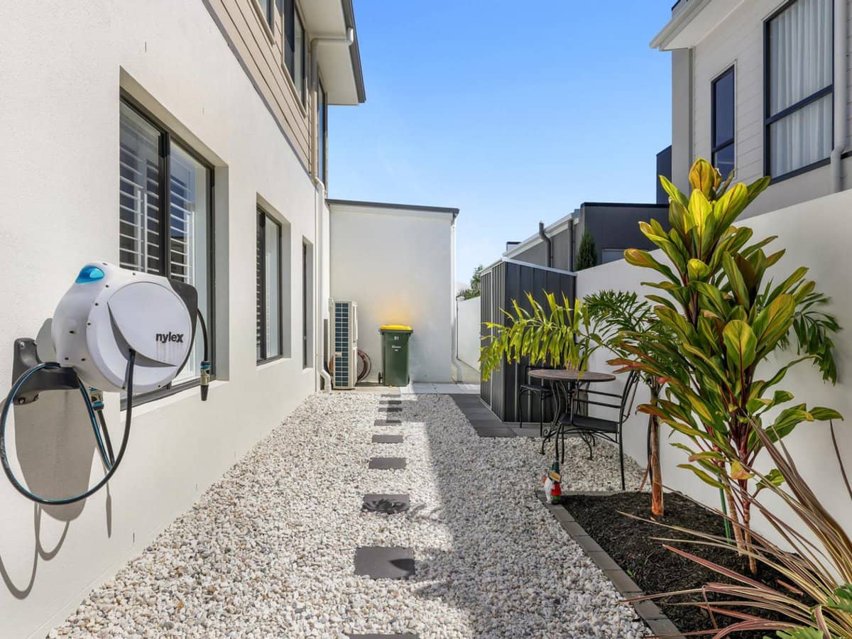 51 Hamilton Drive, JACOBS WELL - Thumbnail 4