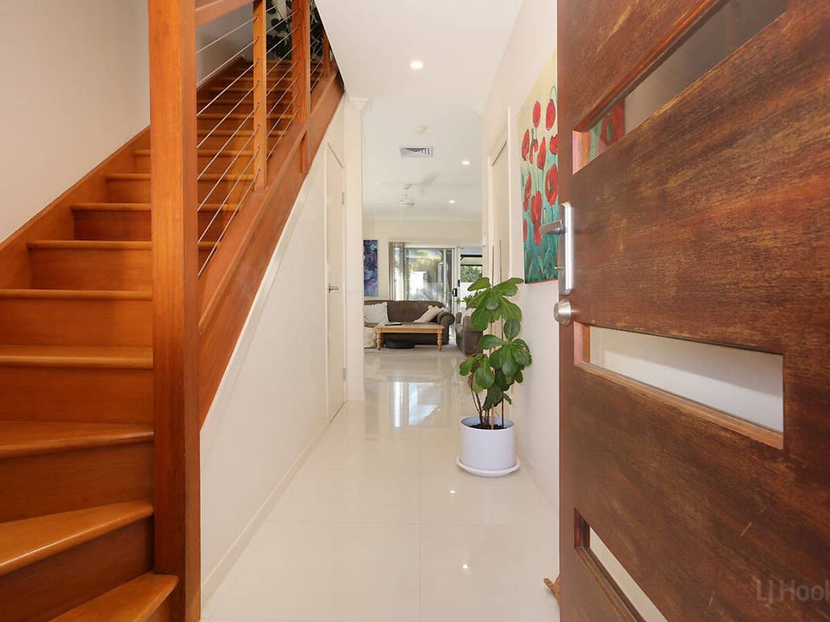 35 Runaway Bay Avenue, RUNAWAY BAY - Thumbnail 5