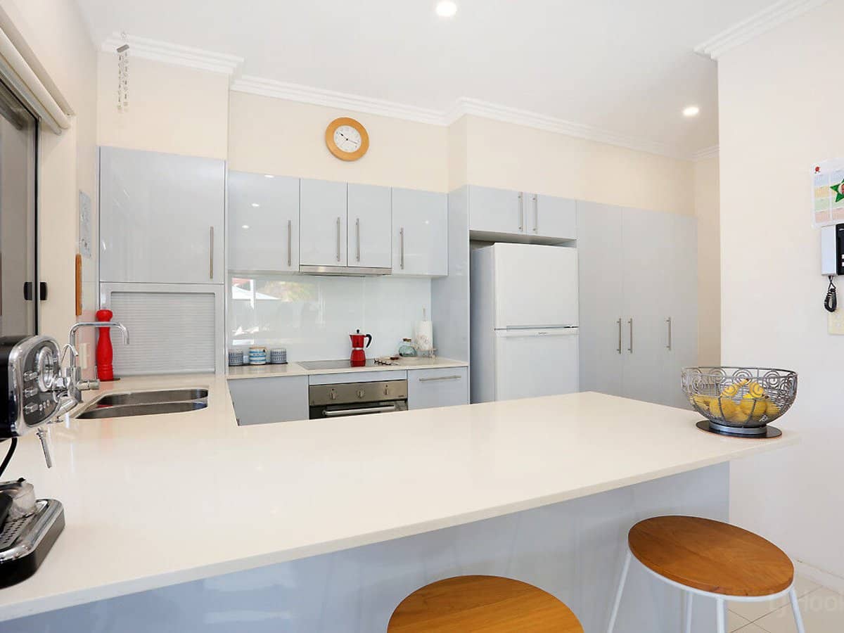 35 Runaway Bay Avenue, RUNAWAY BAY - Thumbnail 12