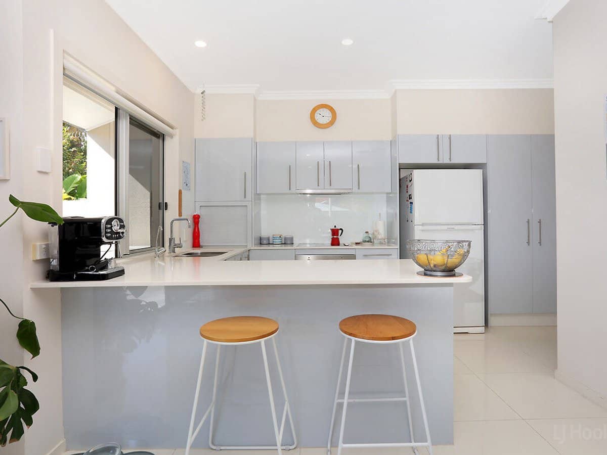 35 Runaway Bay Avenue, RUNAWAY BAY - Thumbnail 13