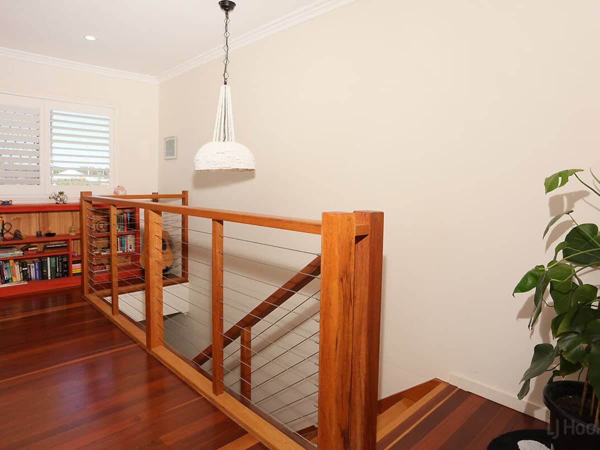 35 Runaway Bay Avenue, RUNAWAY BAY - Thumbnail 15