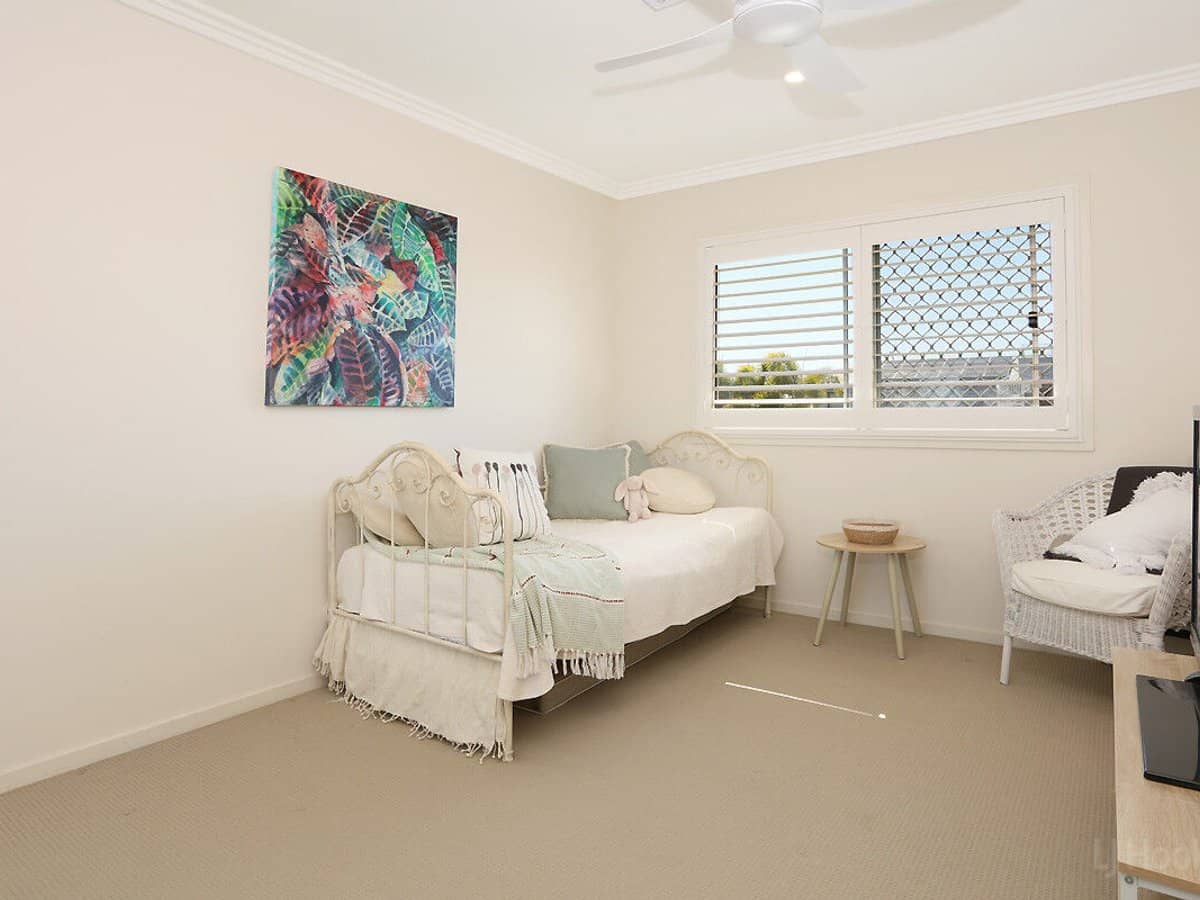 35 Runaway Bay Avenue, RUNAWAY BAY - Thumbnail 16