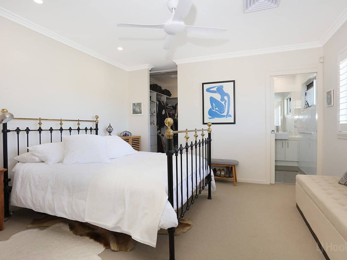 35 Runaway Bay Avenue, RUNAWAY BAY - Thumbnail 19