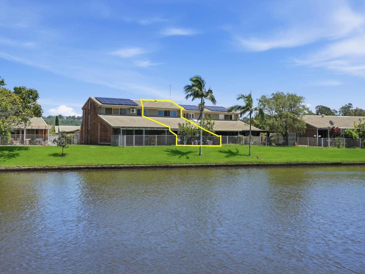 18 Bienvenue Drive, CURRUMBIN WATERS - Thumbnail 1