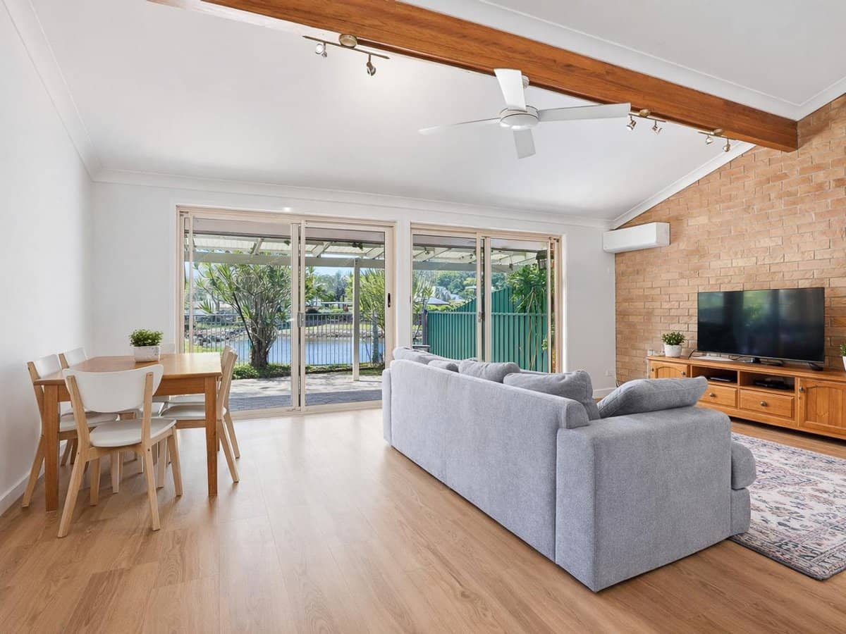 18 Bienvenue Drive, CURRUMBIN WATERS - Thumbnail 3