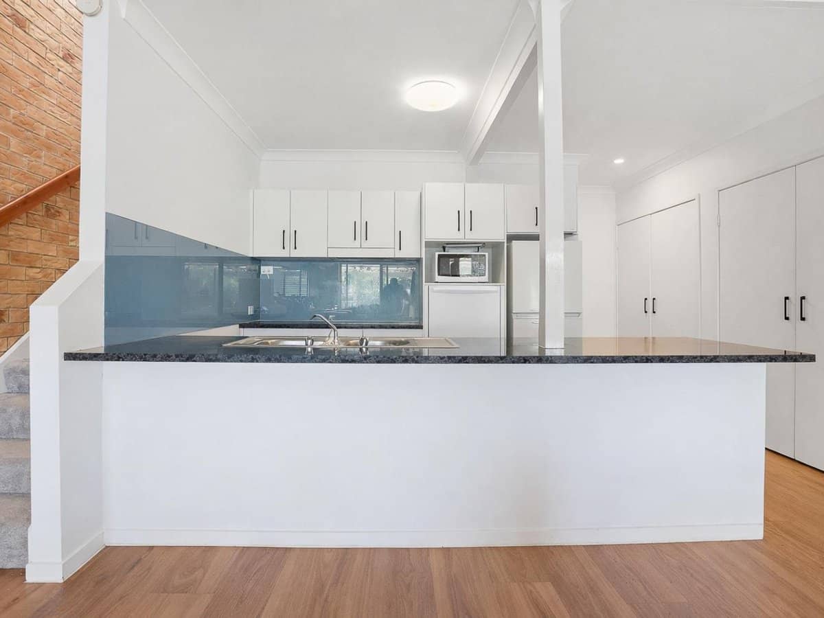 18 Bienvenue Drive, CURRUMBIN WATERS - Thumbnail 4