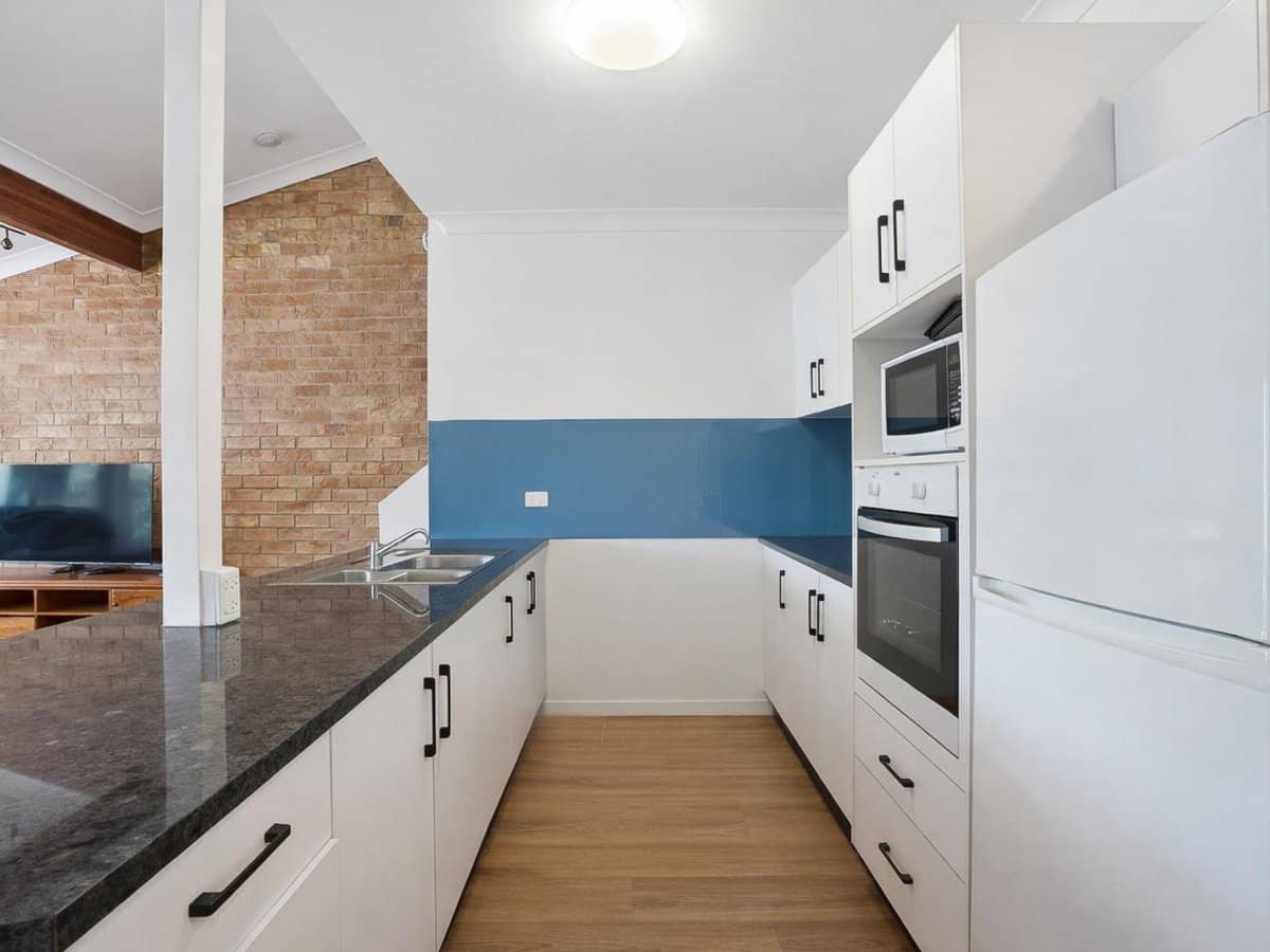 18 Bienvenue Drive, CURRUMBIN WATERS - Thumbnail 5