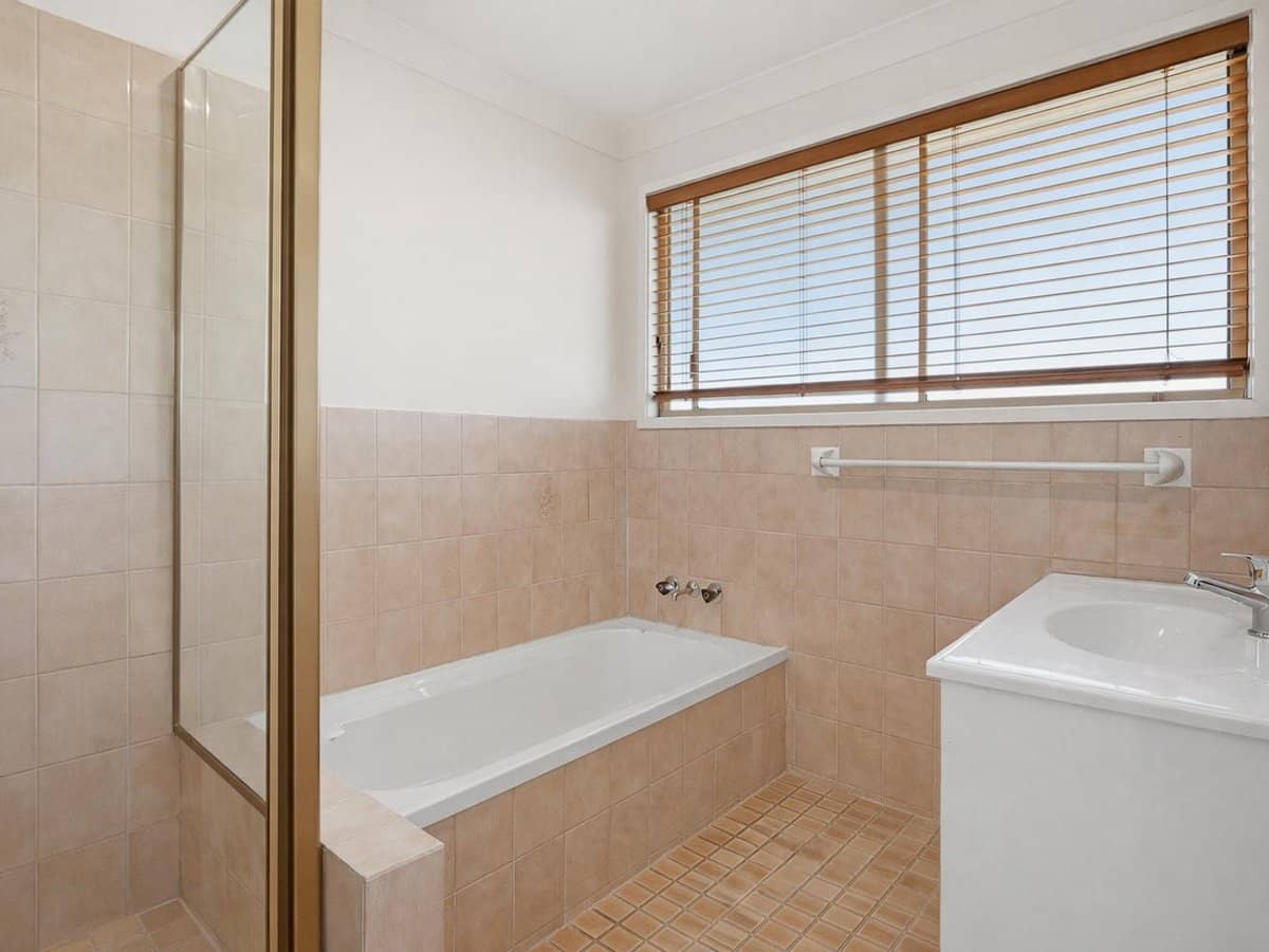 18 Bienvenue Drive, CURRUMBIN WATERS - Thumbnail 7