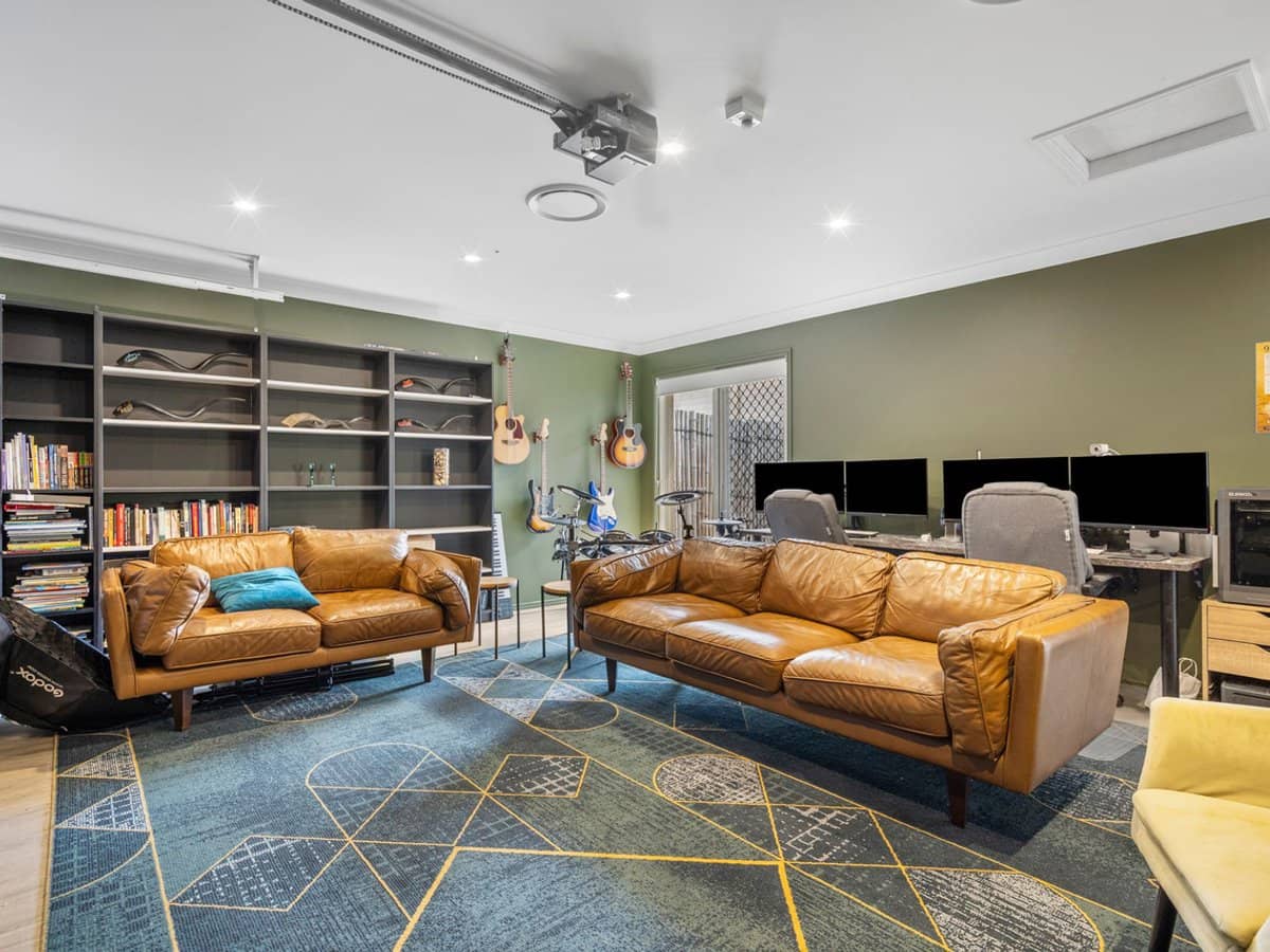 5 Lilyvale Crescent, ORMEAU - Thumbnail 9