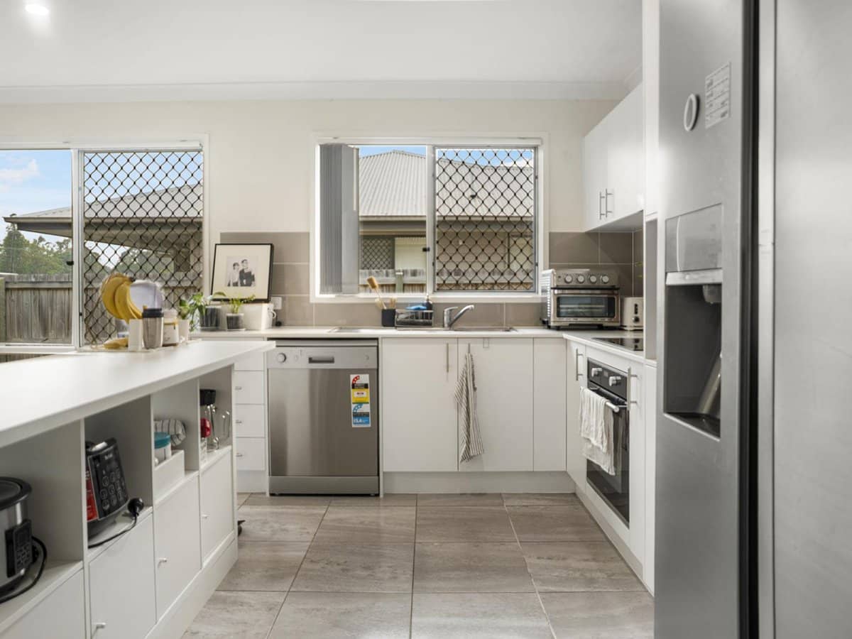 29C Atlantic Drive, LOGANHOLME - Thumbnail 13