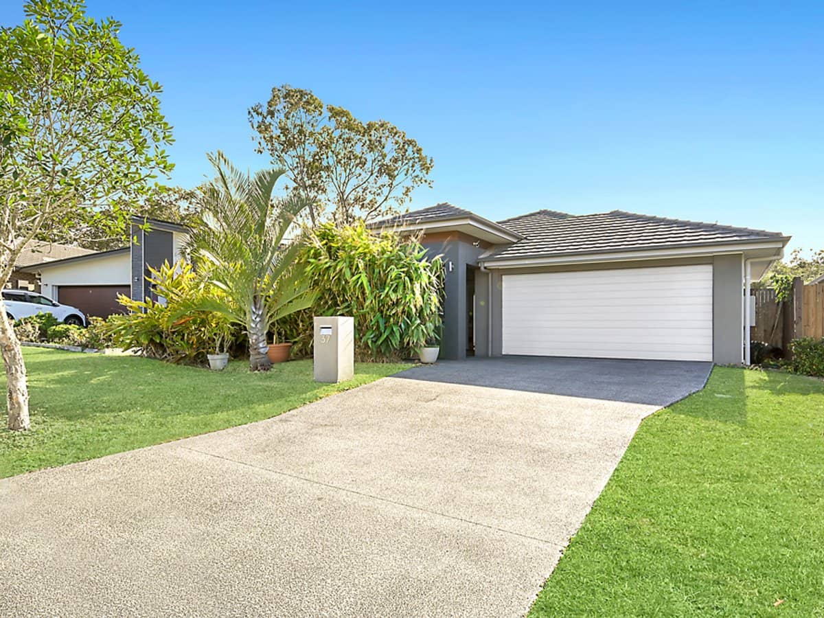 37 Oakover Avenue, ORMEAU HILLS - Thumbnail 1