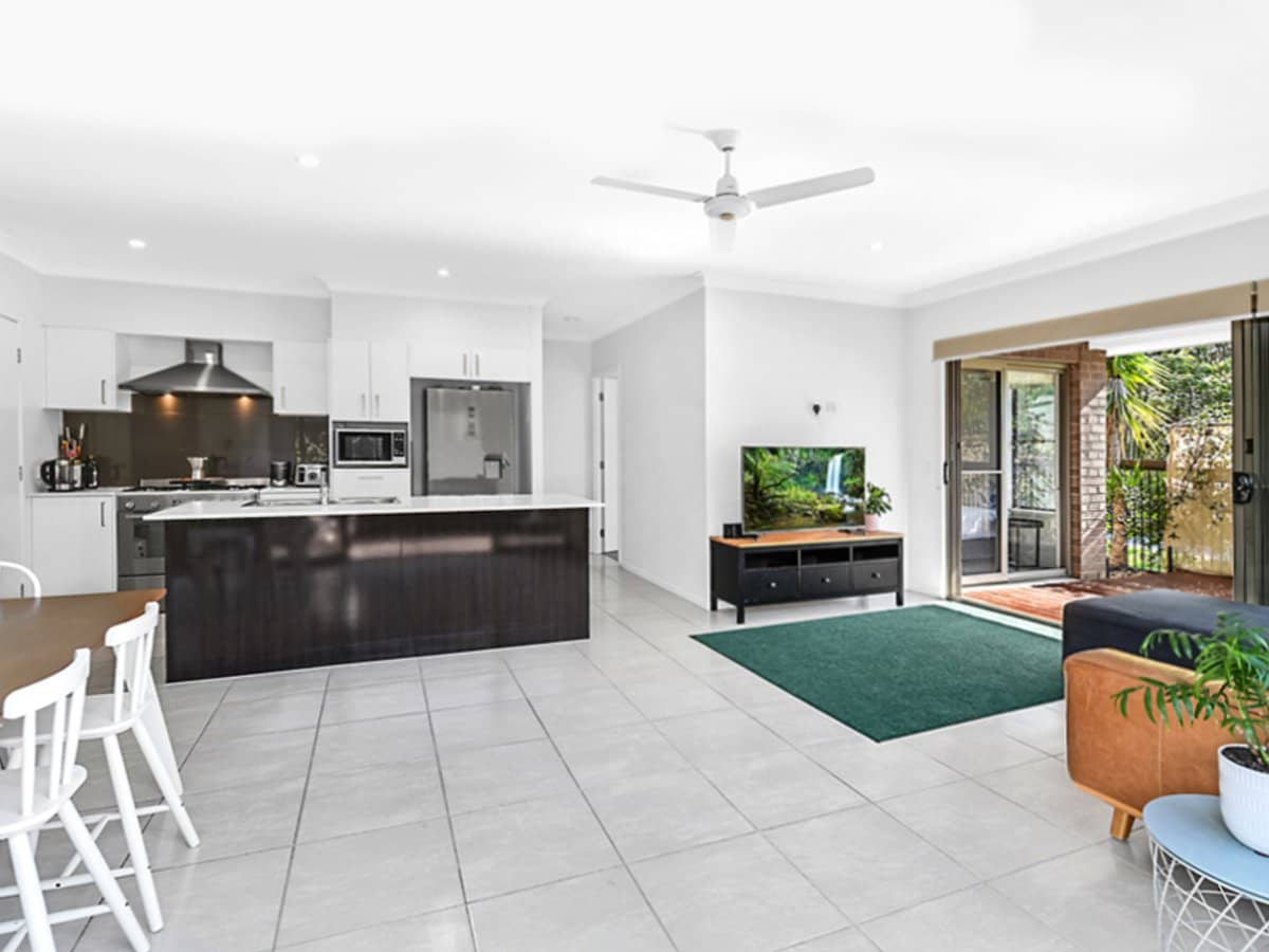 37 Oakover Avenue, ORMEAU HILLS - Thumbnail 2