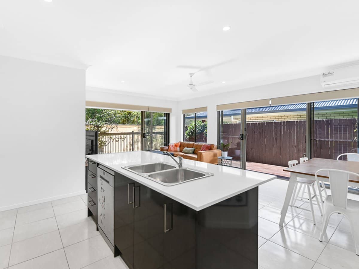 37 Oakover Avenue, ORMEAU HILLS - Thumbnail 3