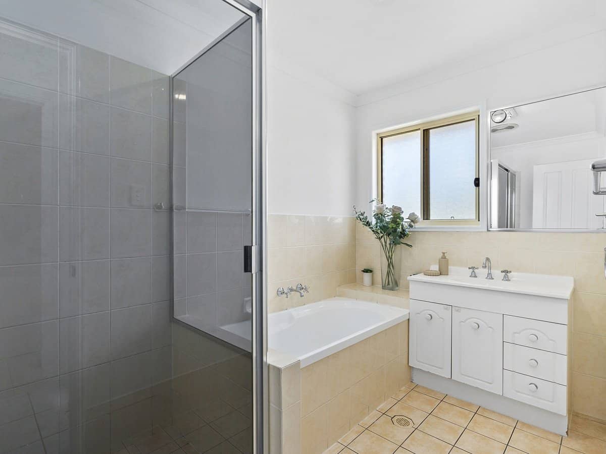 36 Easter Crescent, PACIFIC PINES - Thumbnail 18