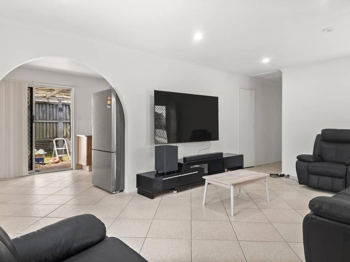 25 Garoona Grove, SLACKS CREEK - Thumbnail 5