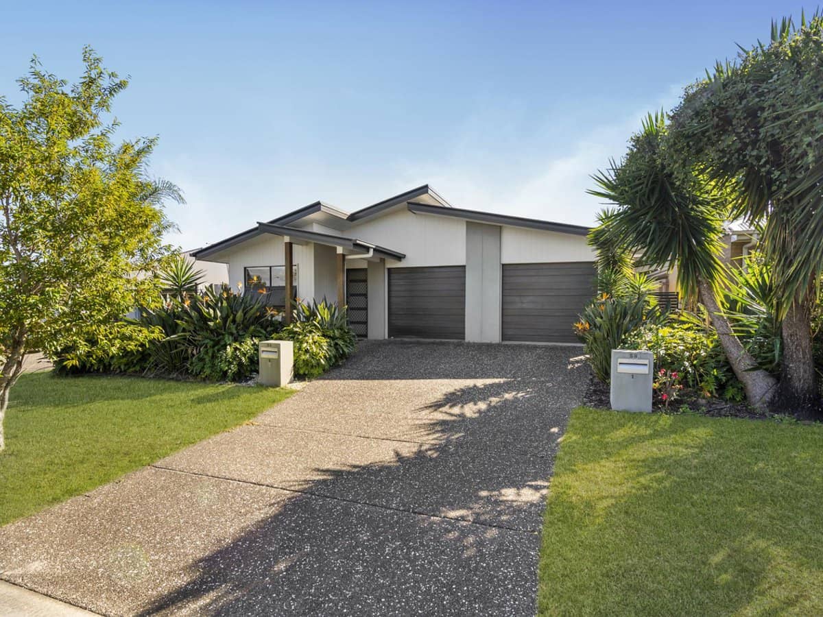 58 Milbrook Crescent, PIMPAMA - Thumbnail 3