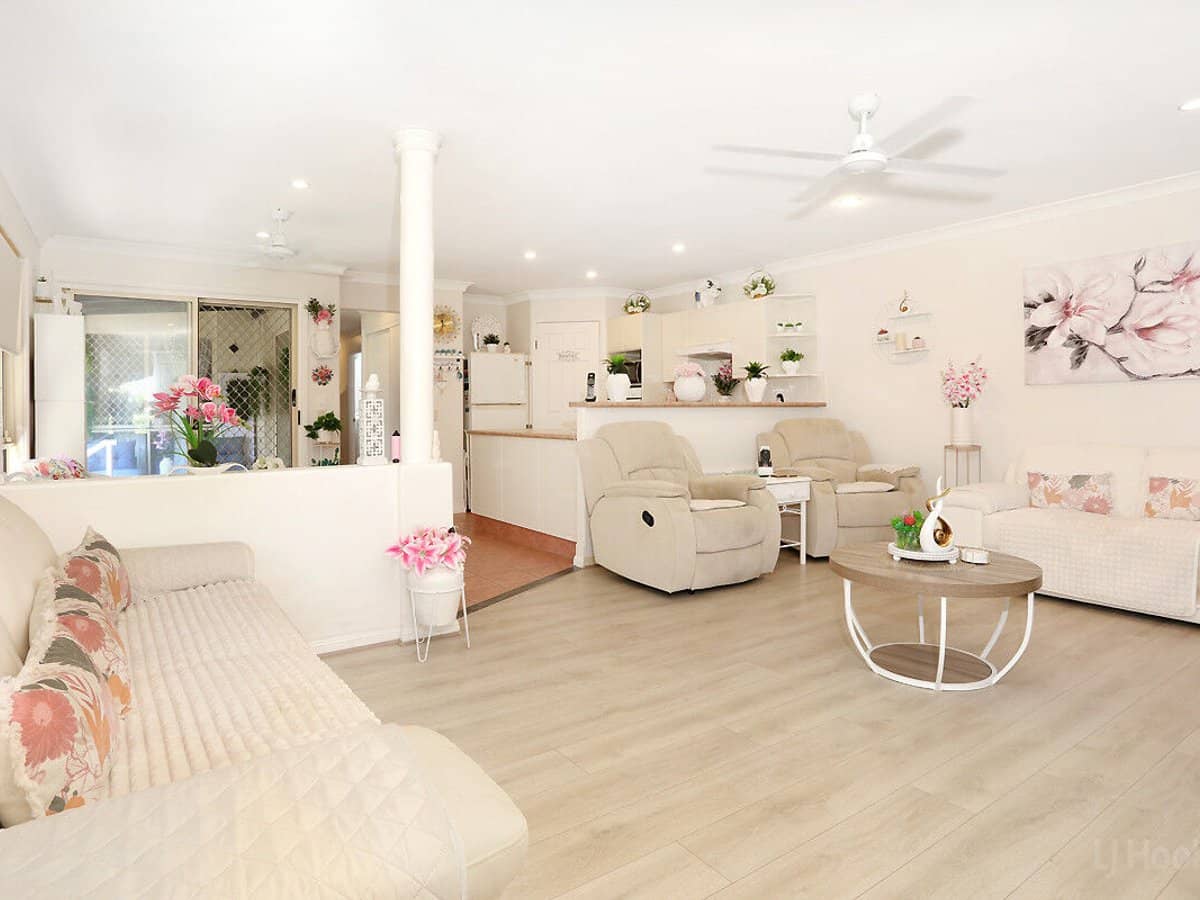 27 Eider Avenue, PARADISE POINT - Thumbnail 2