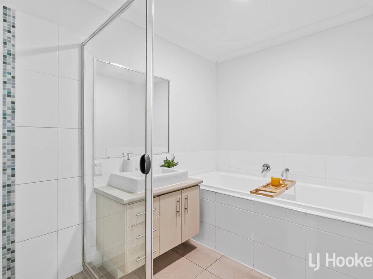 19 Fred Astaire Avenue, MAUDSLAND - Thumbnail 15