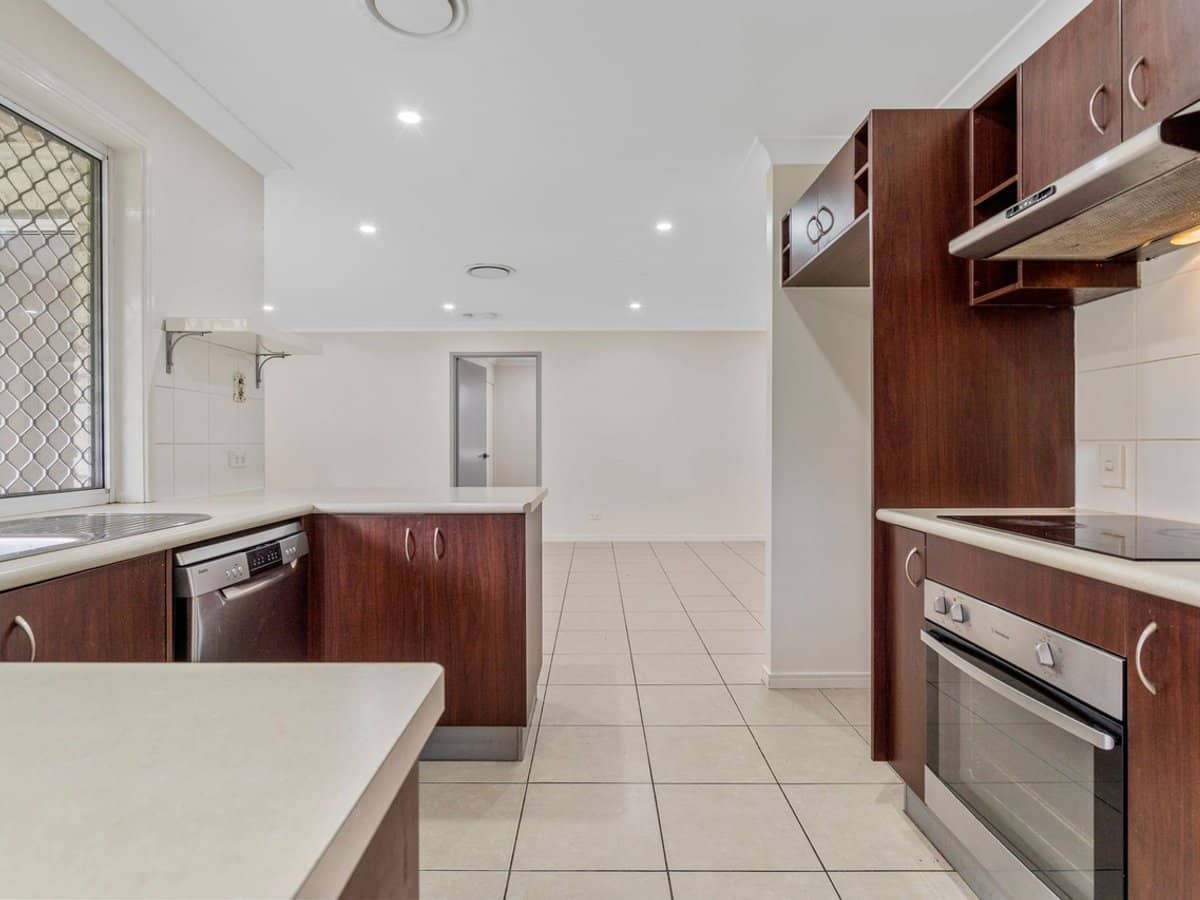 17 Lancelot Crescent, ORMEAU - Thumbnail 3