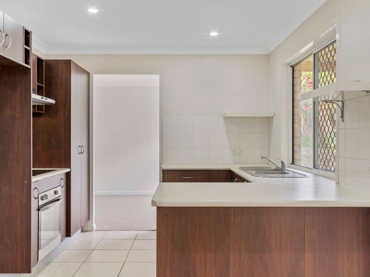 17 Lancelot Crescent, ORMEAU - Thumbnail 4