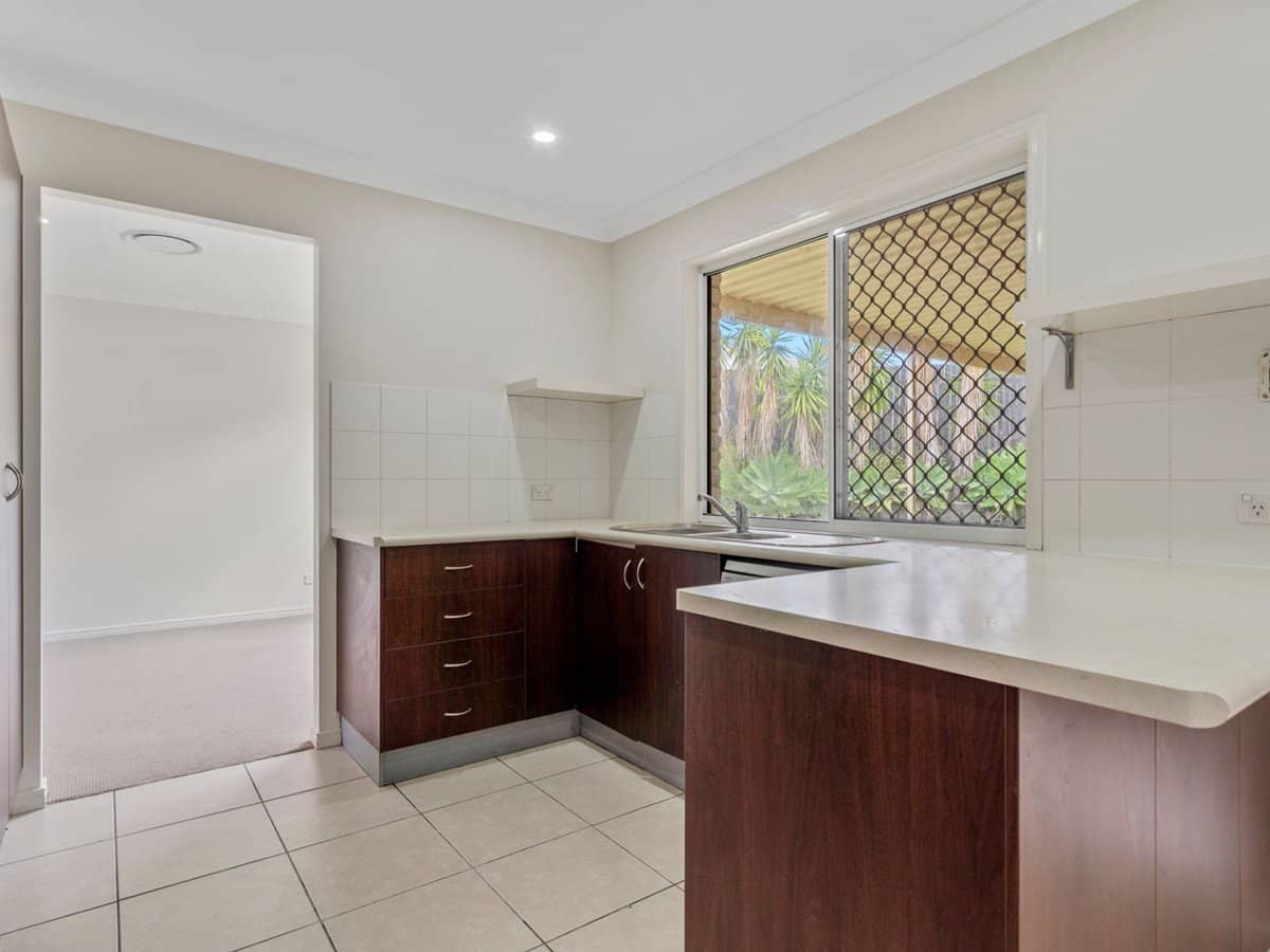 17 Lancelot Crescent, ORMEAU - Thumbnail 5