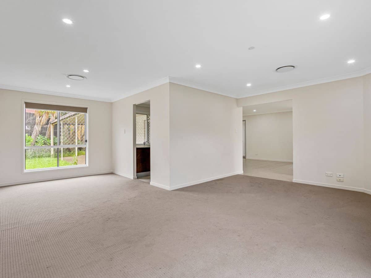 17 Lancelot Crescent, ORMEAU - Thumbnail 8