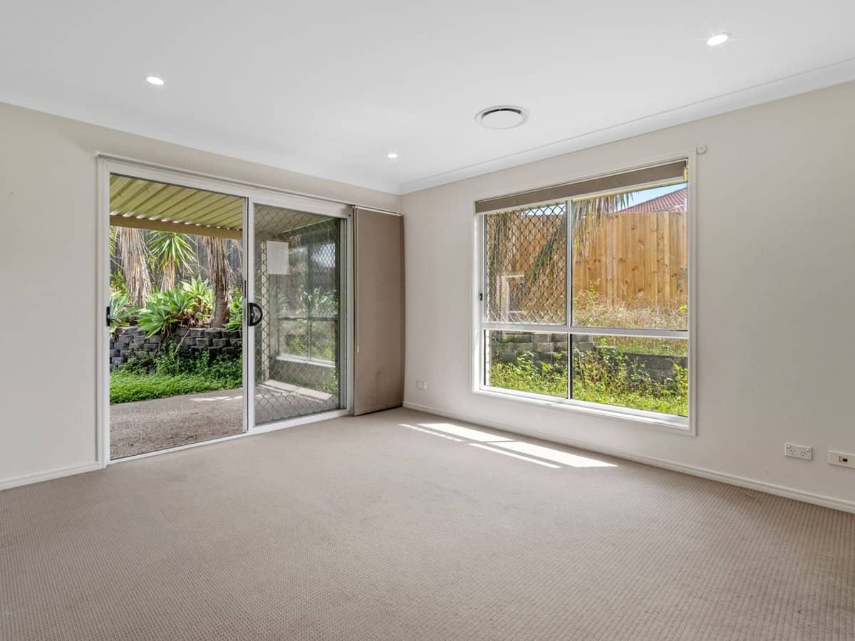 17 Lancelot Crescent, ORMEAU - Thumbnail 9