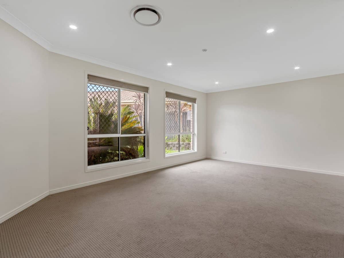 17 Lancelot Crescent, ORMEAU - Thumbnail 10