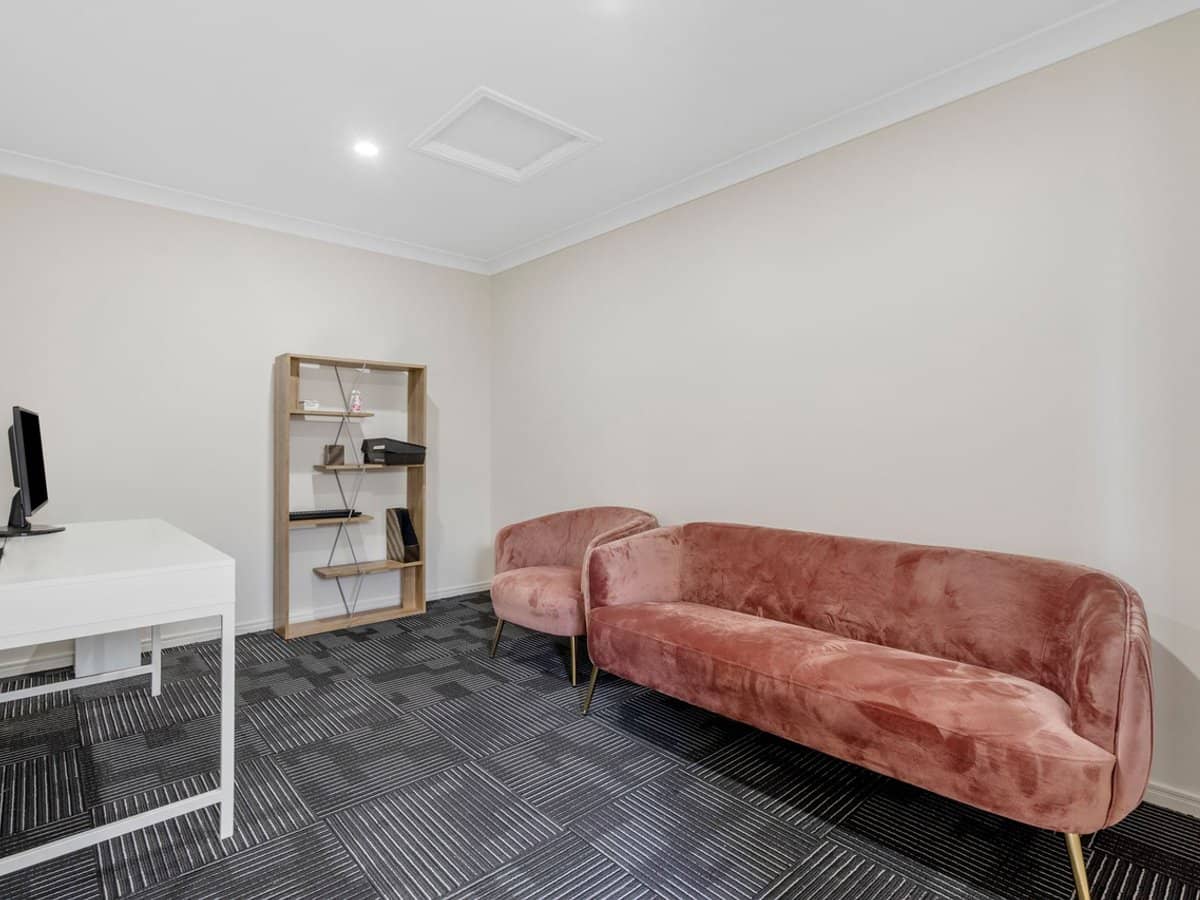 17 Lancelot Crescent, ORMEAU - Thumbnail 12