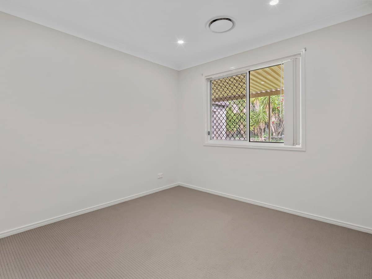 17 Lancelot Crescent, ORMEAU - Thumbnail 16
