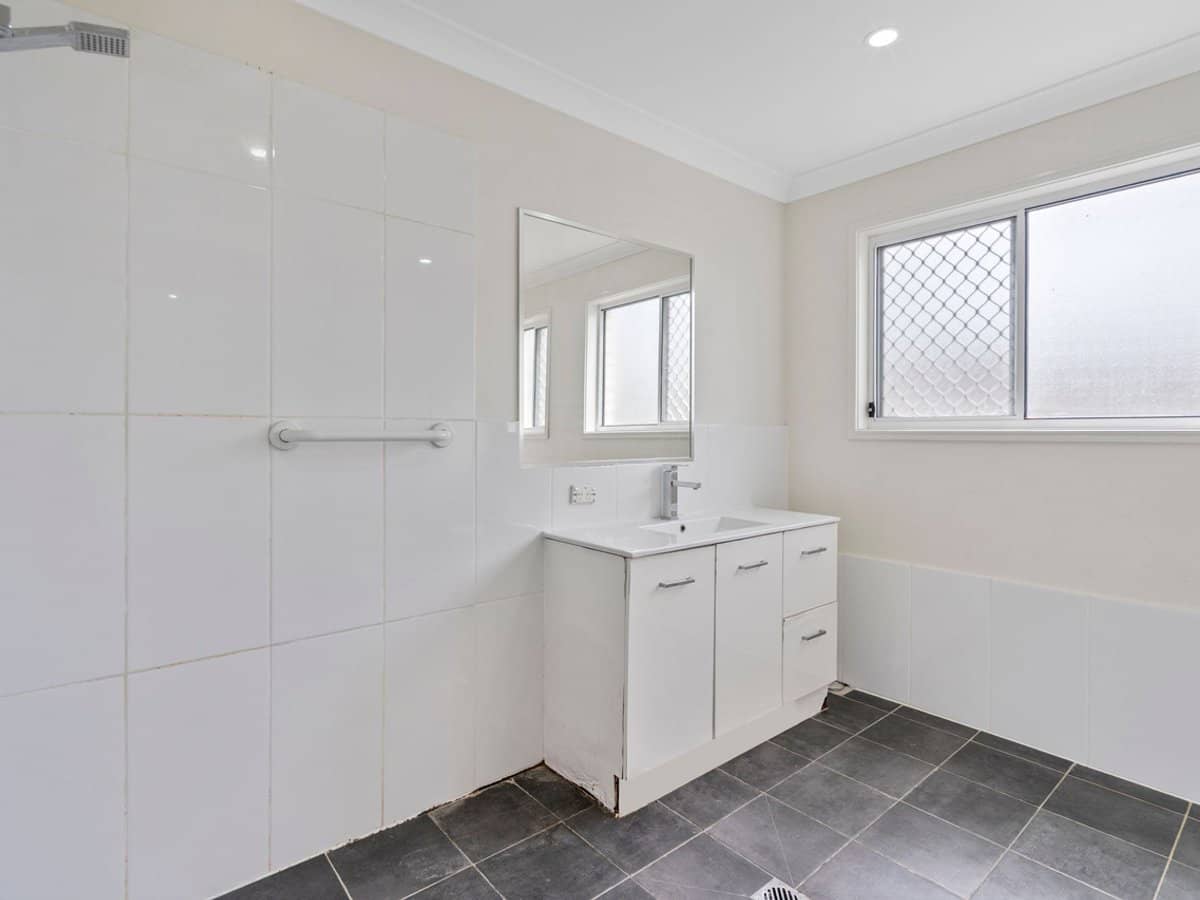 17 Lancelot Crescent, ORMEAU - Thumbnail 18