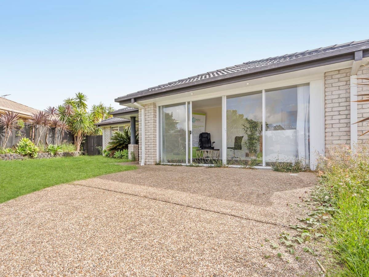 17 Lancelot Crescent, ORMEAU - Thumbnail 22