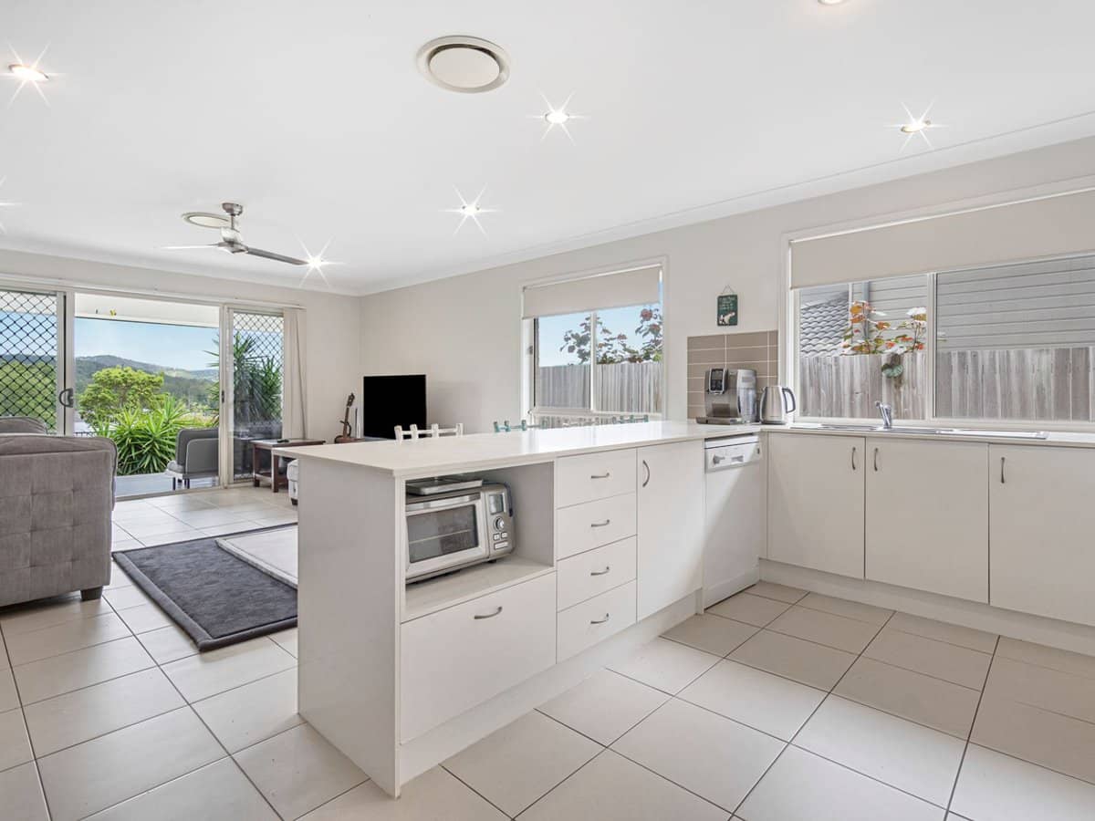 47 Cairnlea Drive, PIMPAMA - Thumbnail 6