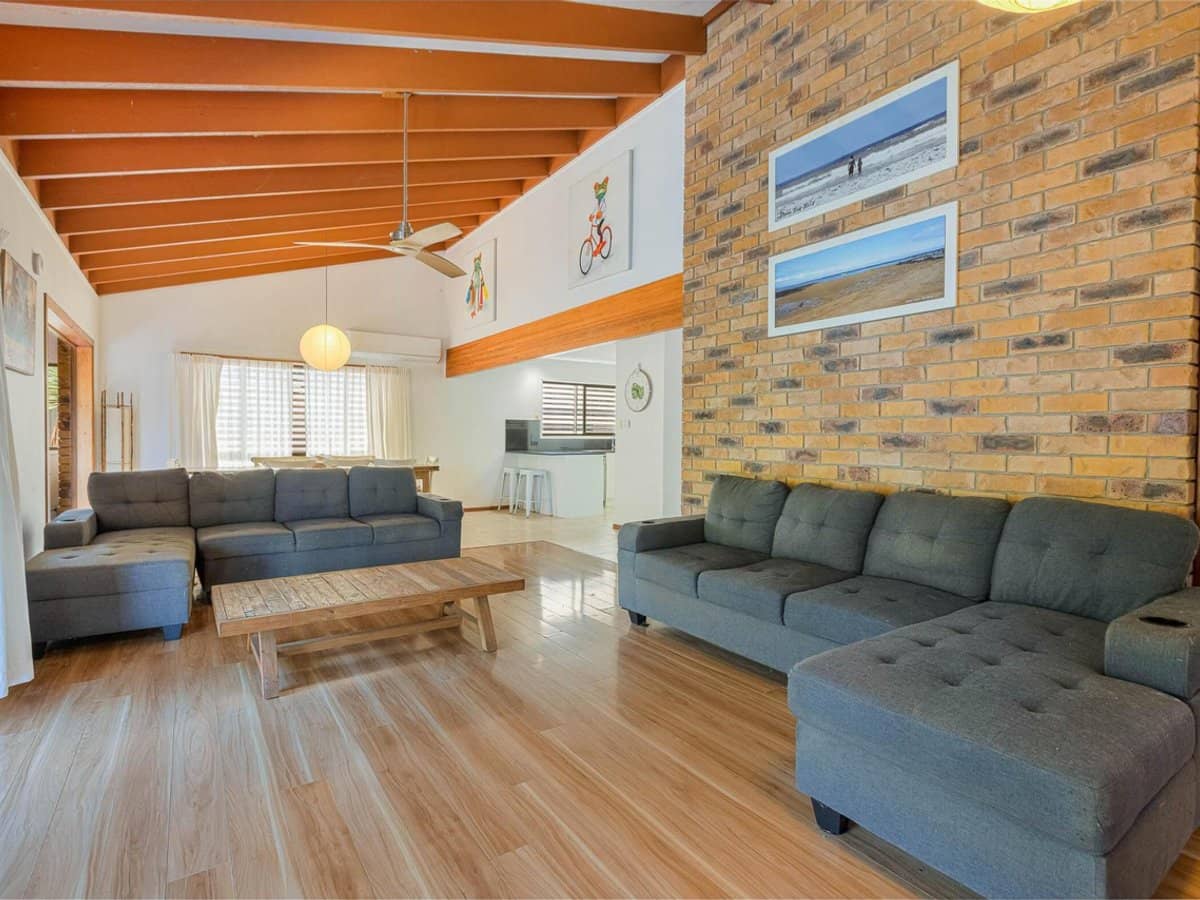 22 Bluegum Boulevard, BANORA POINT - Thumbnail 5