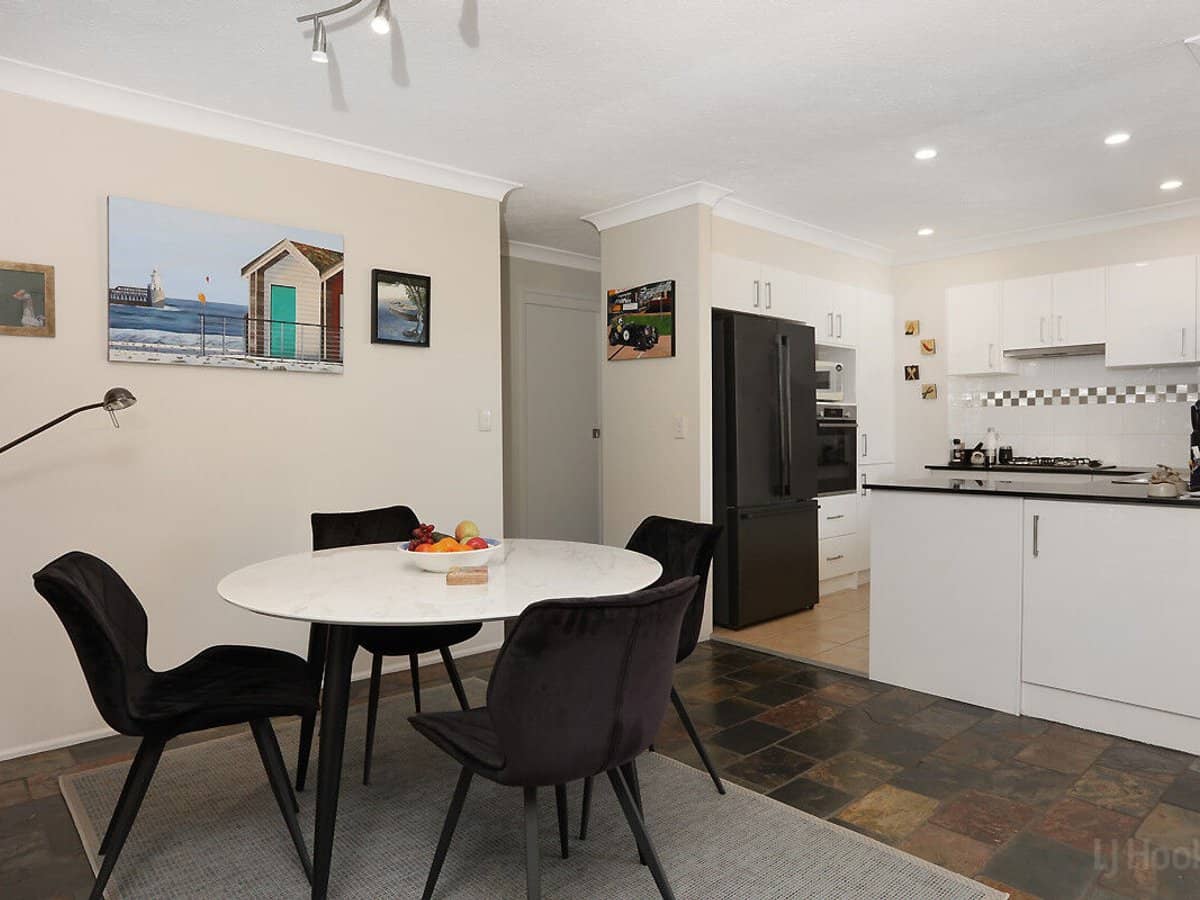 18 BURRENDONG Road, COOMBABAH - Thumbnail 1