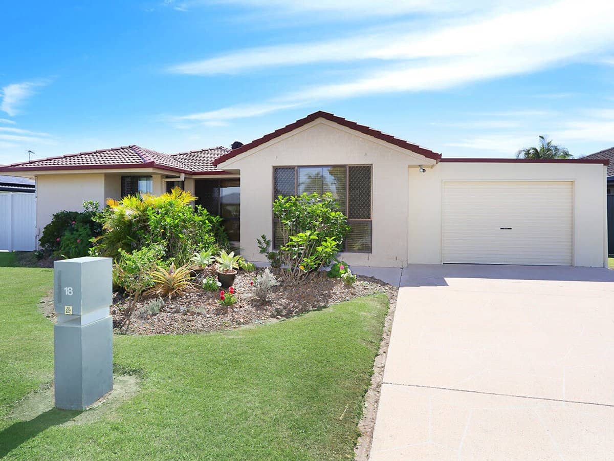 18 BURRENDONG Road, COOMBABAH - Thumbnail 4