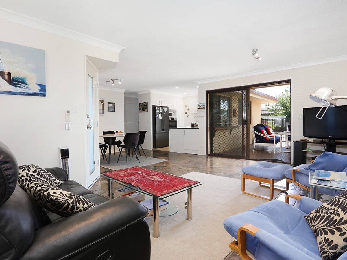 18 BURRENDONG Road, COOMBABAH - Thumbnail 6