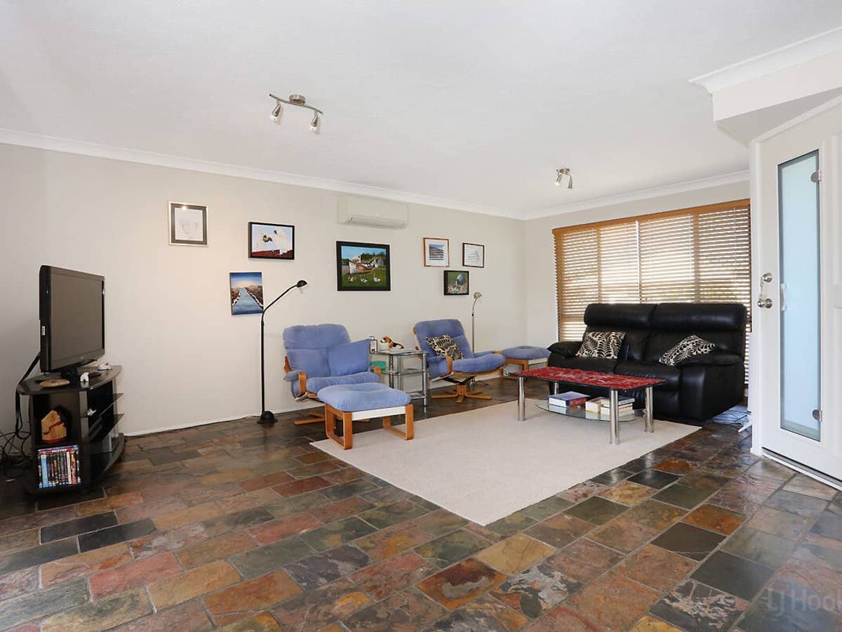 18 BURRENDONG Road, COOMBABAH - Thumbnail 7