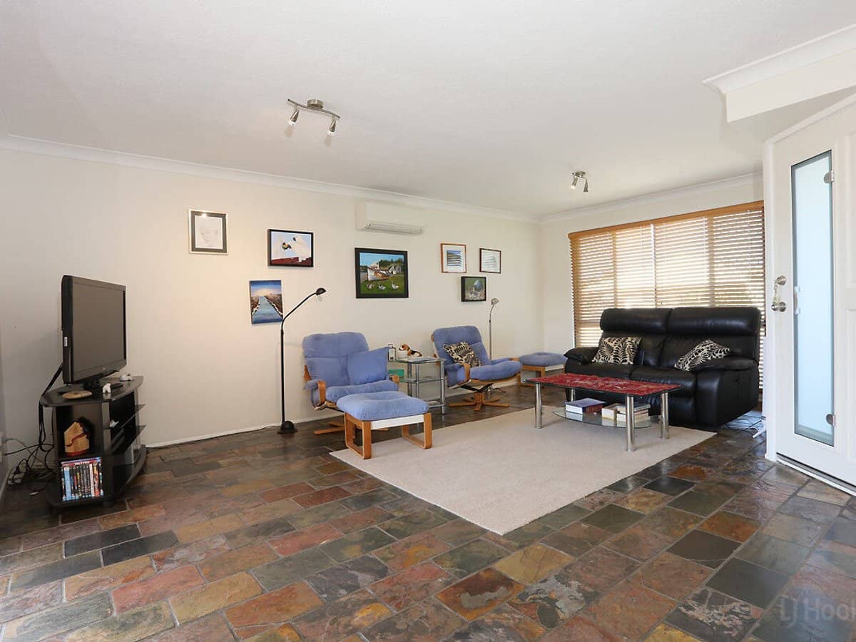 18 BURRENDONG Road, COOMBABAH - Thumbnail 8