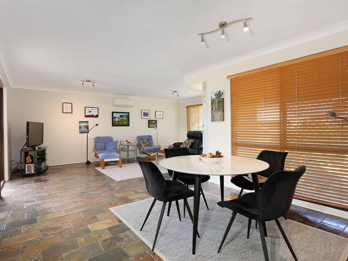 18 BURRENDONG Road, COOMBABAH - Thumbnail 9