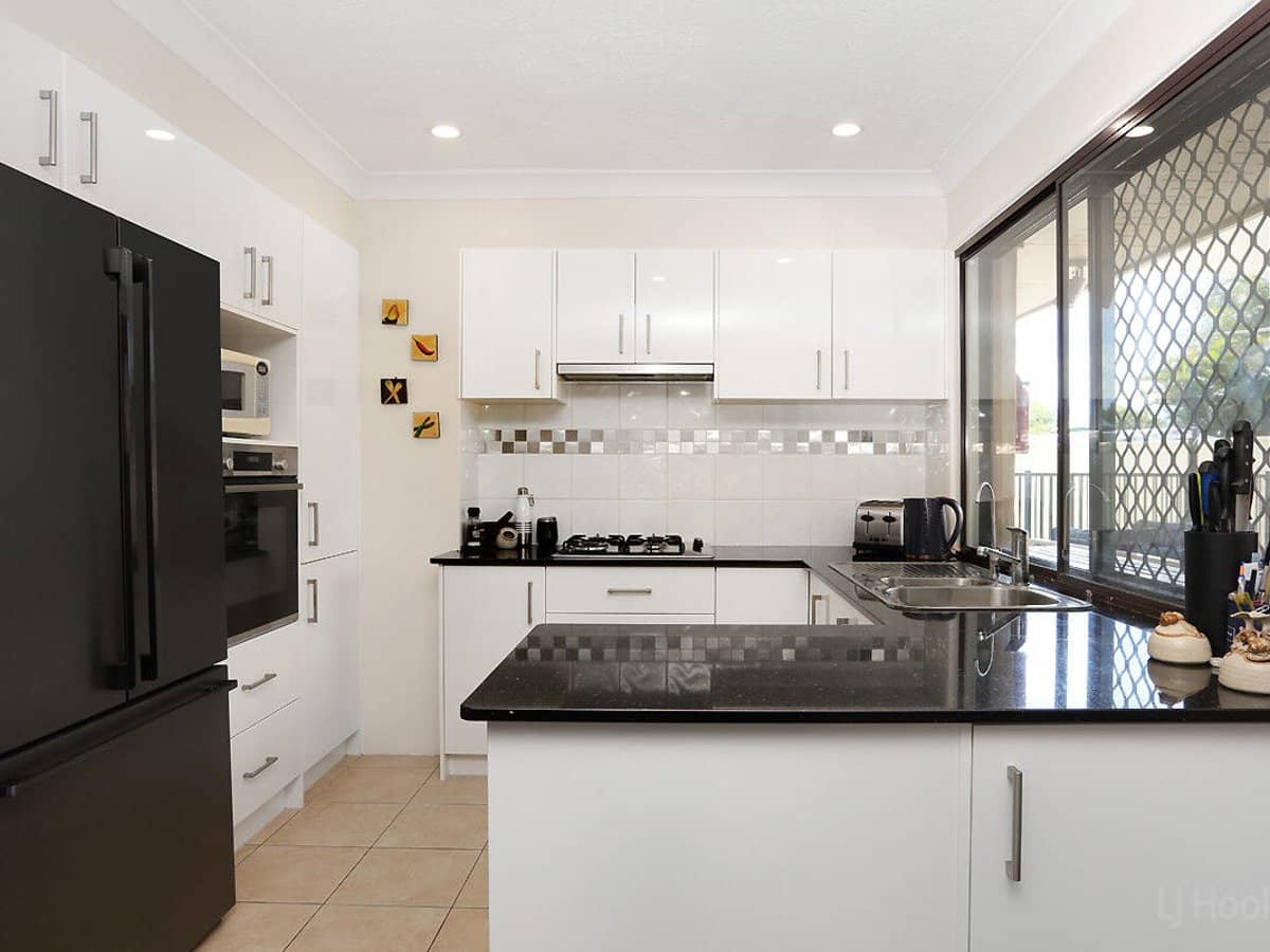 18 BURRENDONG Road, COOMBABAH - Thumbnail 10