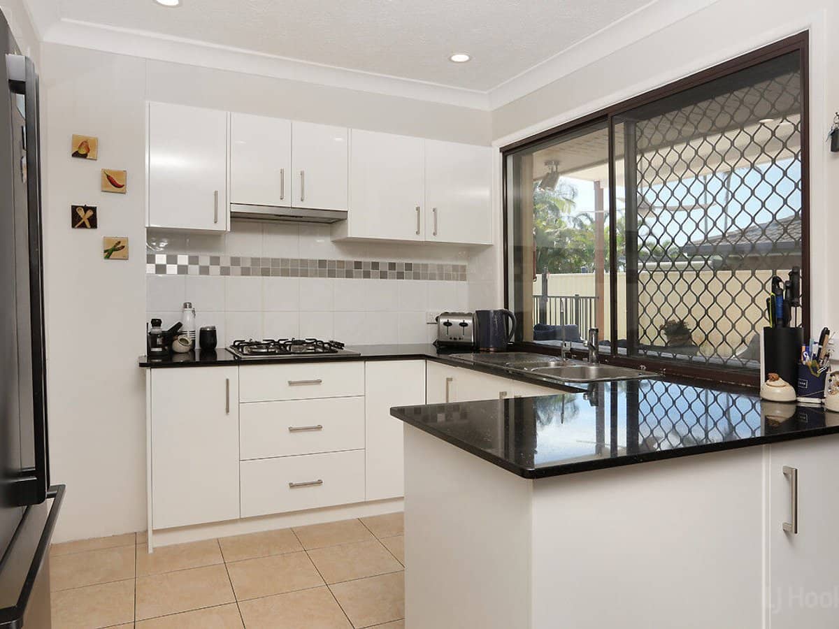 18 BURRENDONG Road, COOMBABAH - Thumbnail 11