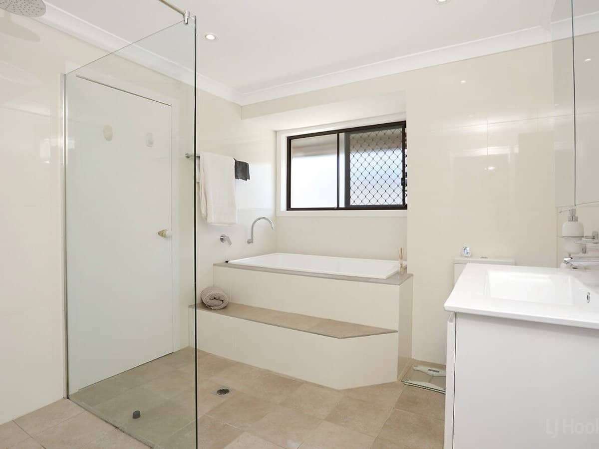 18 BURRENDONG Road, COOMBABAH - Thumbnail 18