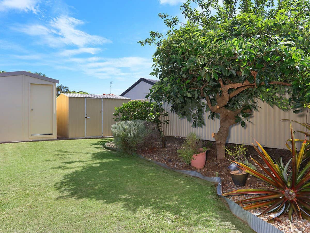 18 BURRENDONG Road, COOMBABAH - Thumbnail 22