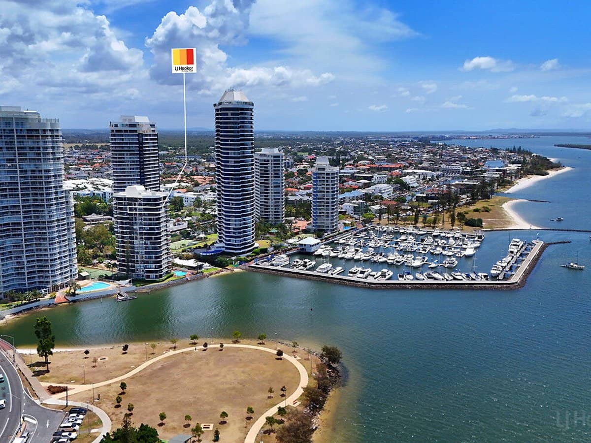 9 Bayview Street, RUNAWAY BAY - Thumbnail 2