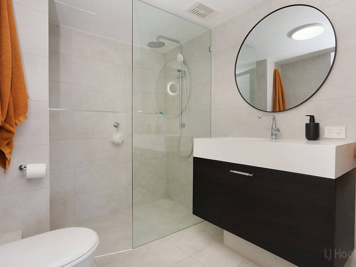 9 Bayview Street, RUNAWAY BAY - Thumbnail 9